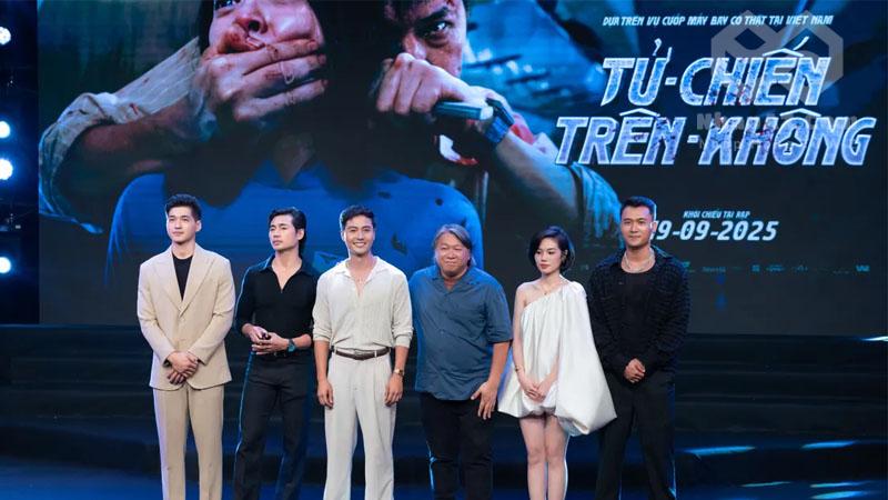 Đạo diễn Hàm Trần và dàn diễn viên phim Tử chiến trên không
