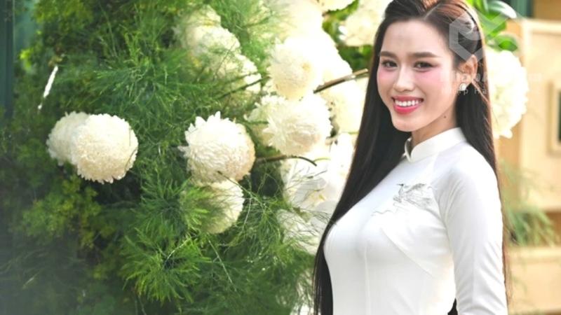 Nhan sắc và phong cách của Hoa hậu Đỗ Thị Hà trong ngày trọng đại