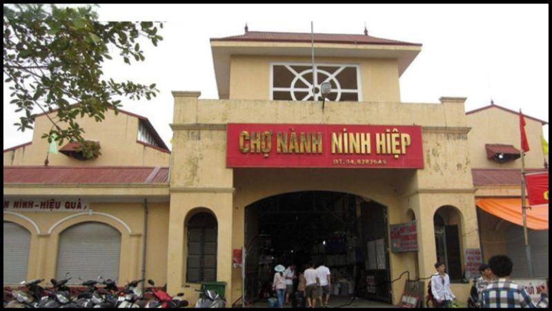 Nhập hàng tại chợ Ninh Hiệp